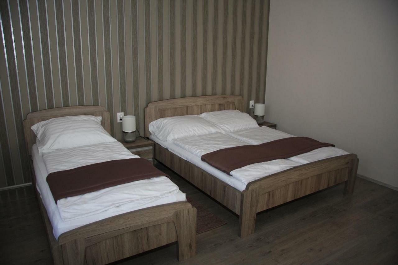 Villa Maria Apartman มิชโคลซ์ ภายนอก รูปภาพ