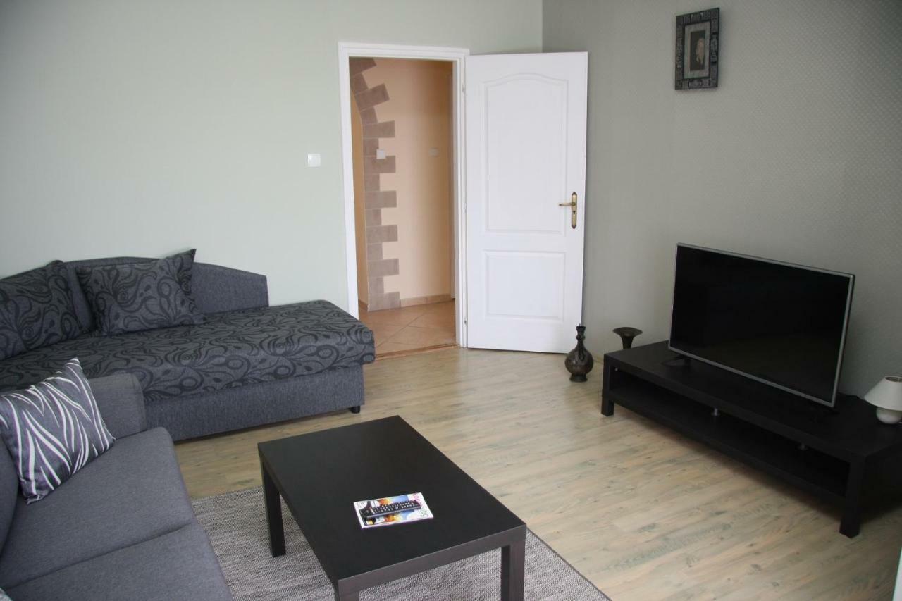 Villa Maria Apartman มิชโคลซ์ ภายนอก รูปภาพ