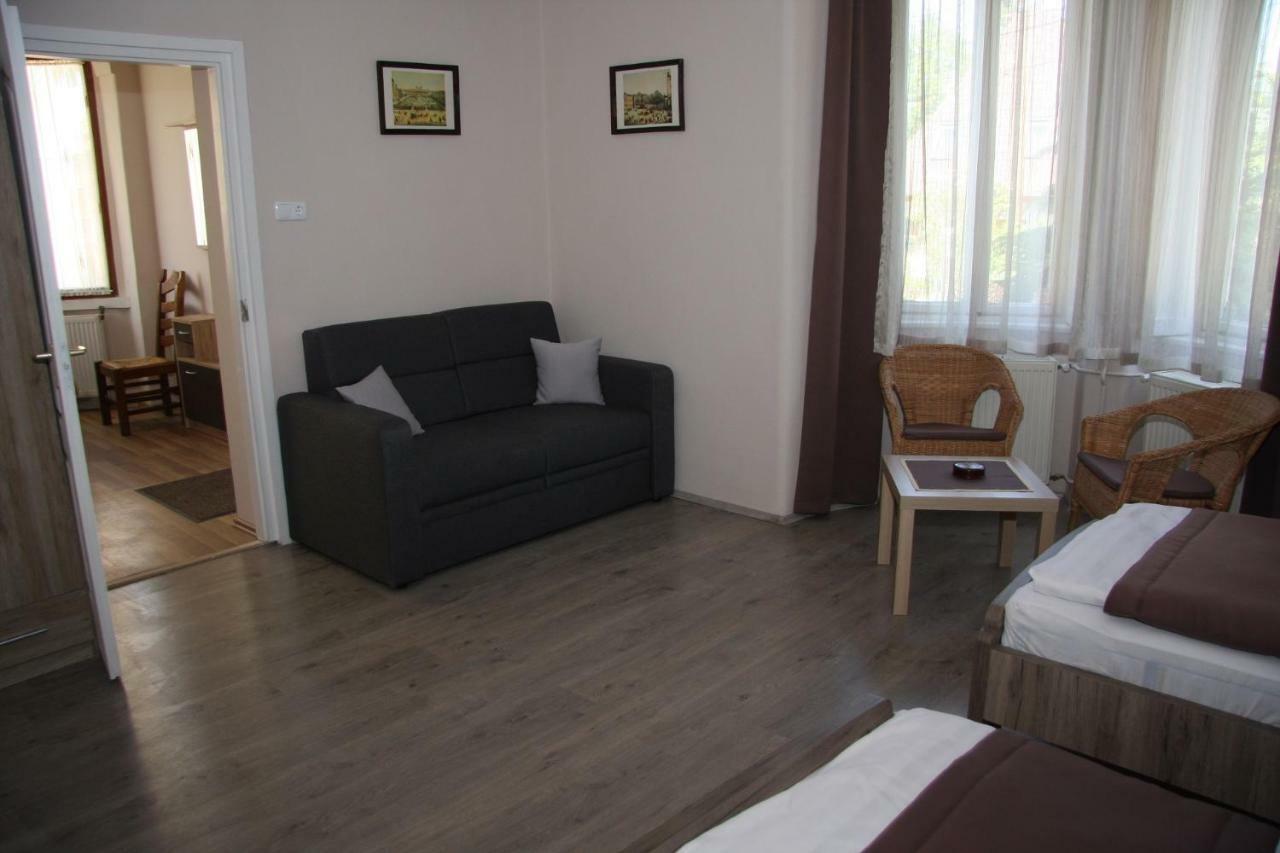 Villa Maria Apartman มิชโคลซ์ ภายนอก รูปภาพ